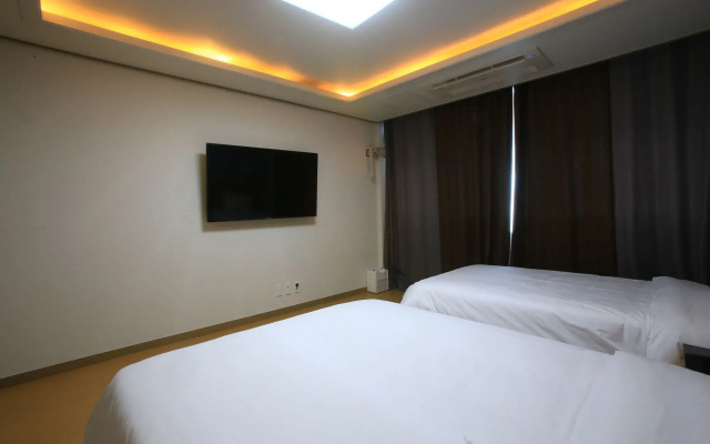 Line Hotel