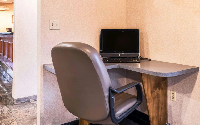 Studios and Suites 4 Less Emporia