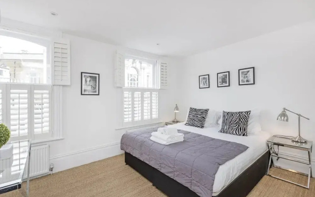 Pet-friendly Fulham 1-bed Apt, 2 Mins to Tube