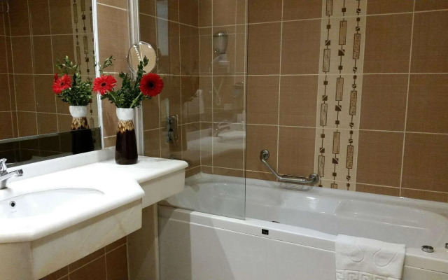 Adela Hotel