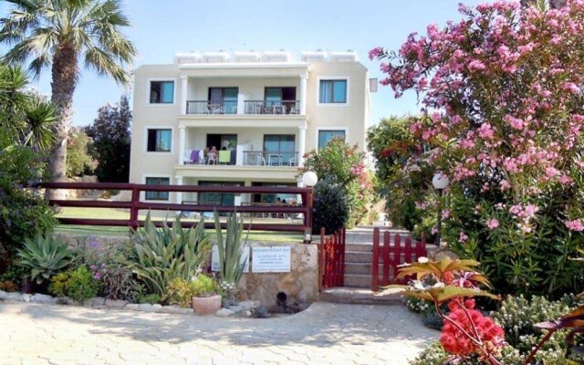 Rododafni Beach Apartments in Chlorakas, Cyprus from 83$, photos, reviews - zenhotels.com hotel front
