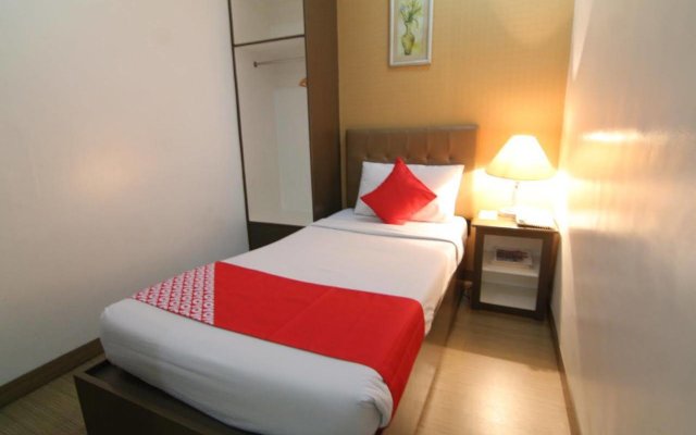 Отель OYO 106 24H City Hotel Филиппины, Макати - отзывы, цены и фото номеров - забронировать отель OYO 106 24H City Hotel онлайн вид на фасад
