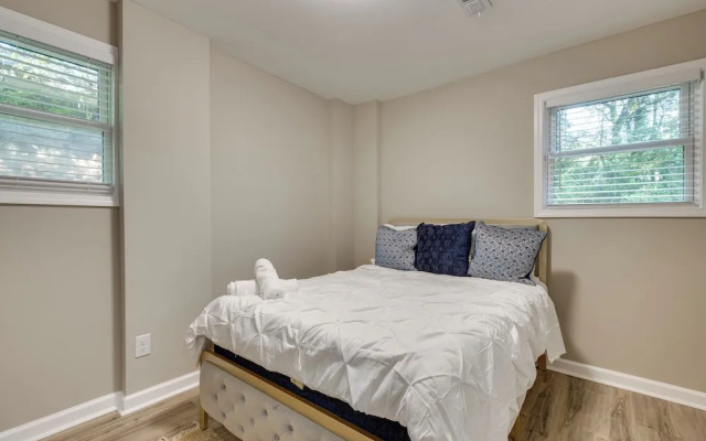 Atlanta Apartment w/ Grill: 7 Mi to Downtown!