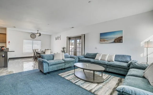 Fully Updated! Prime Riverside Spot Near Dtwn