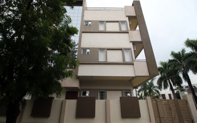 OYO 9888 Home Modern Stay near Celebration Mall