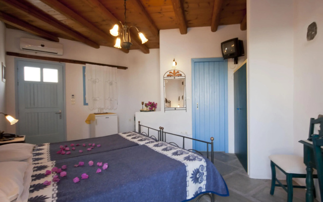 Zefi Hotel & Suites
