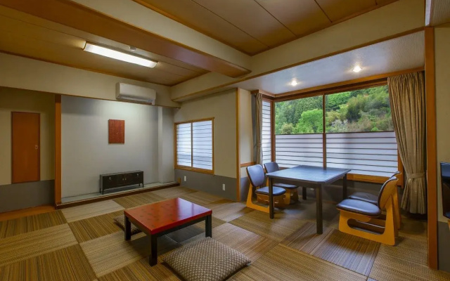 Shimobe Hotel