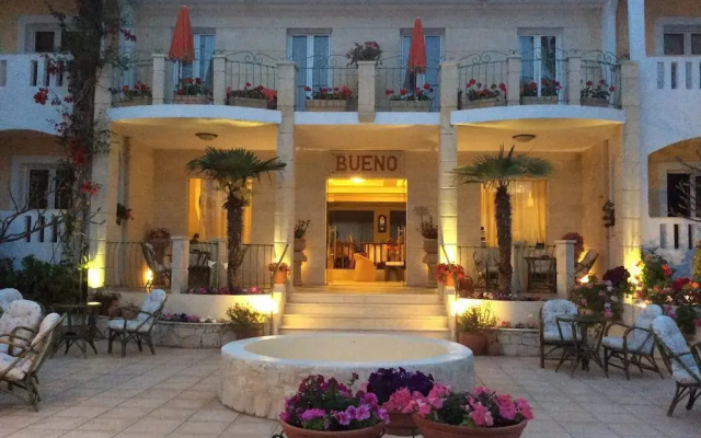 Bueno Hotel