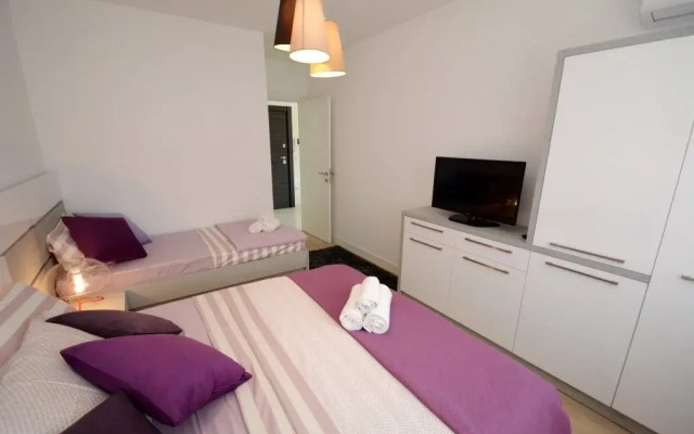 Studios Dimitris IV Apartments