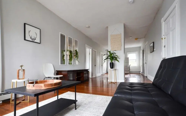 Modern2Bd Apartment