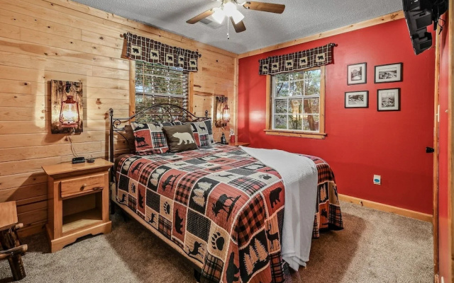 Amazing Dreams 2 Bedroom Cabin by RedAwning