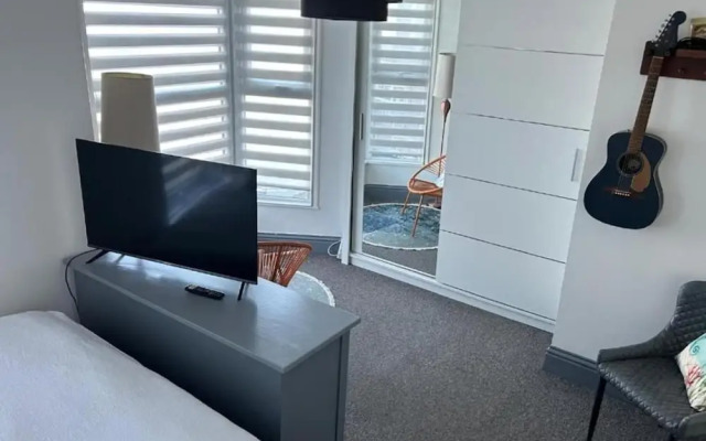 Apartment Sleeps 6 With Hot Tub