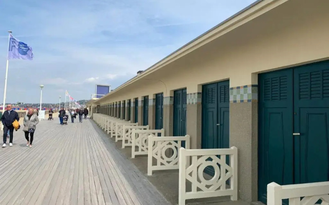 Nice 41 M with Balcony Near the Beach