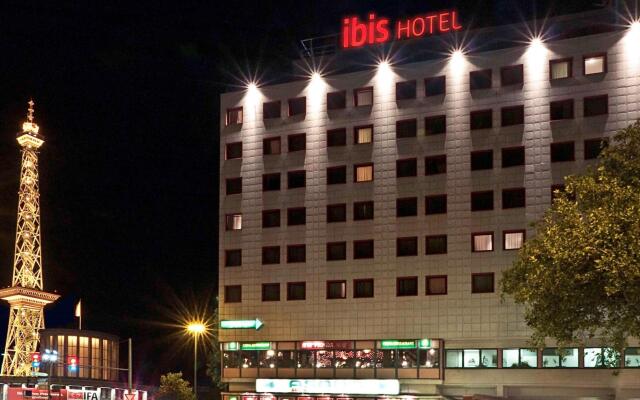Отель Ibis Berlin Messe Германия, Берлин - отзывы, цены и фото номеров - забронировать отель Ibis Berlin Messe онлайн вид на фасад
