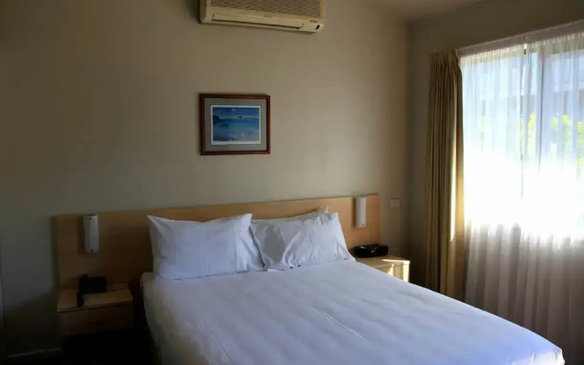 Travellers Motor Village