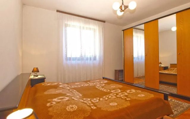 Apartment 1586
