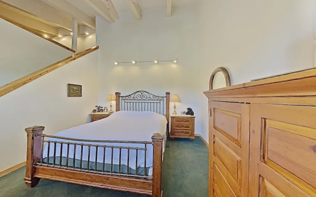 Cozy One Bedroom Condo with Loft - Just Steps to Mammoth Mountain! Free WiFi and Parking! by RedAwning