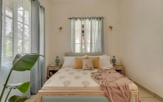 ELIVAAS 4 BHK with Pvt pool & Bar - PinkSky