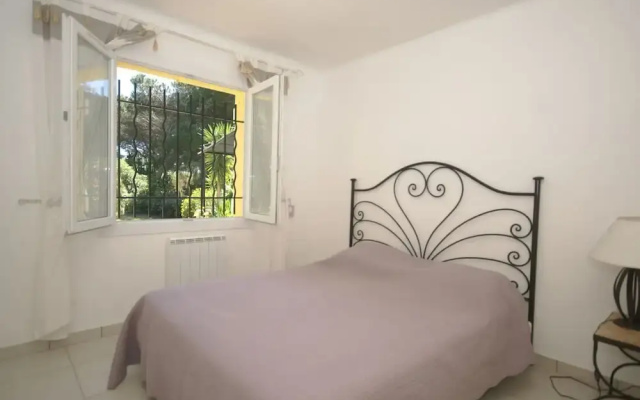 Holiday Villa at the Famous Beach of Saint-tropez!
