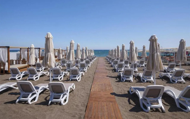 Отель Elysium Green Suites