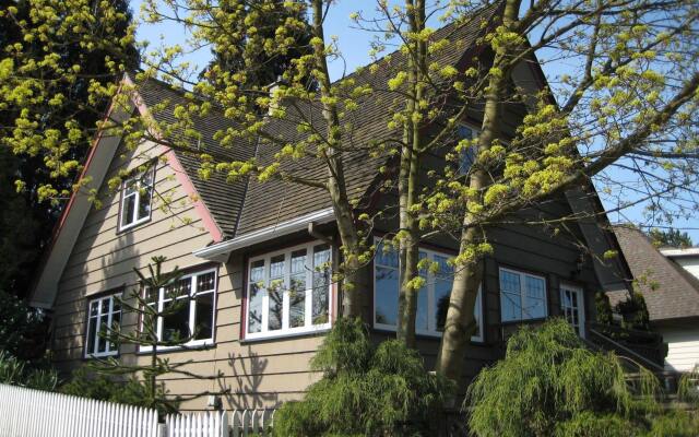 Отель Point Grey Guest House Канада, Ванкувер - отзывы, цены и фото номеров - забронировать отель Point Grey Guest House онлайн вид на фасад