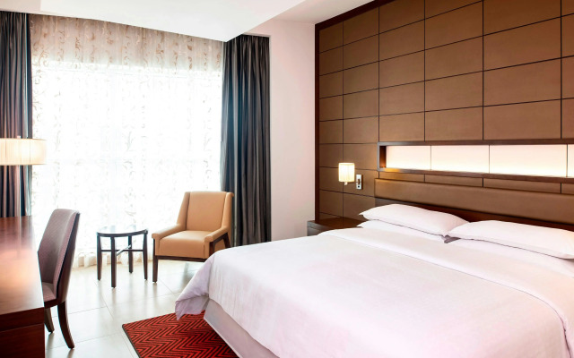 Отель Four Points by Sheraton Sharjah