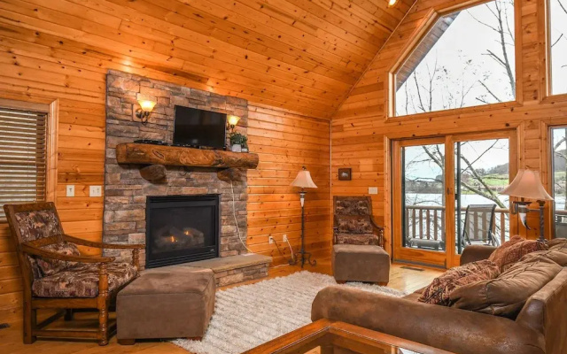 Lakeside Lodge 4 Bedroom House