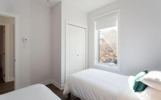 Brand New 3 Bedroom With Rooftop Patio