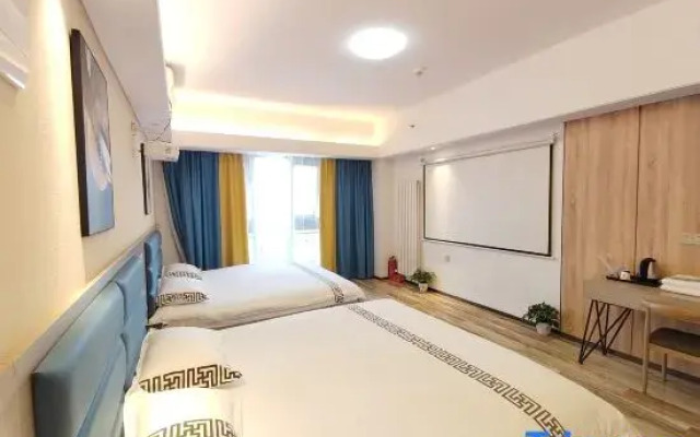 Lanuo Light Luxury Hotel (Erqi Wanda Chuangfu Xincheng Branch)