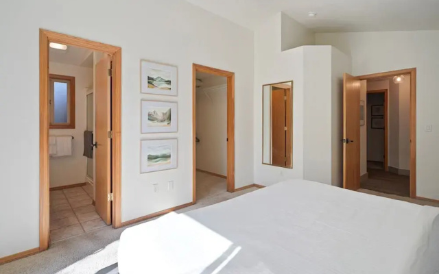 Quail Covey 3 Bedroom Home by RedAwning