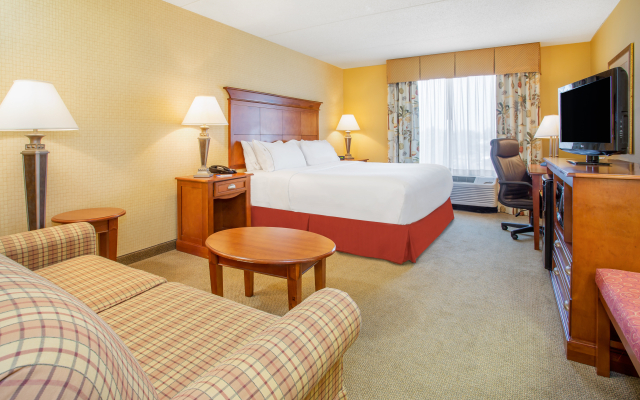 Holiday Inn Express & Suites Bloomington by IHG