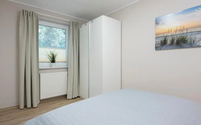 Wohnung 4, Leni