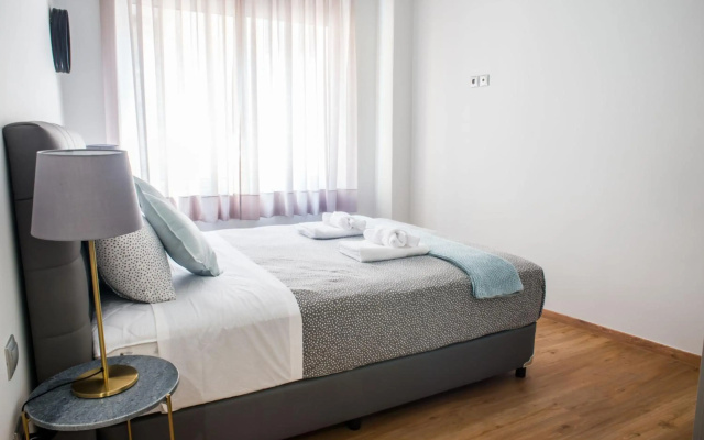 A21 Pristine Suite a breath away from Parthenoon!