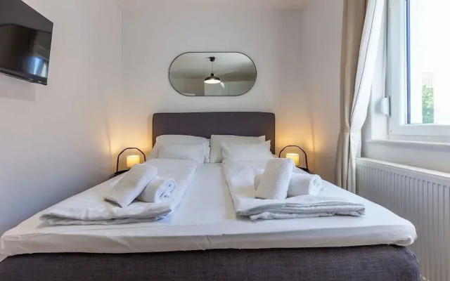 Exquisite Prestige Luxury Apartments With Shared Pool