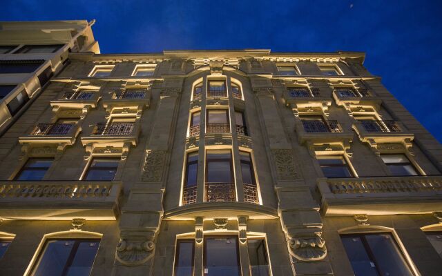Lasala Plaza Hotel вид на фасад