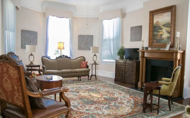 Laurel Manor Bed and Breakfast