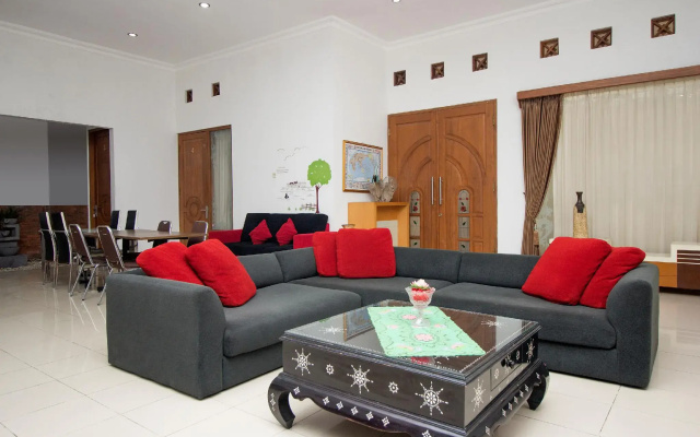 Collection O 1061 Aliya Homestay