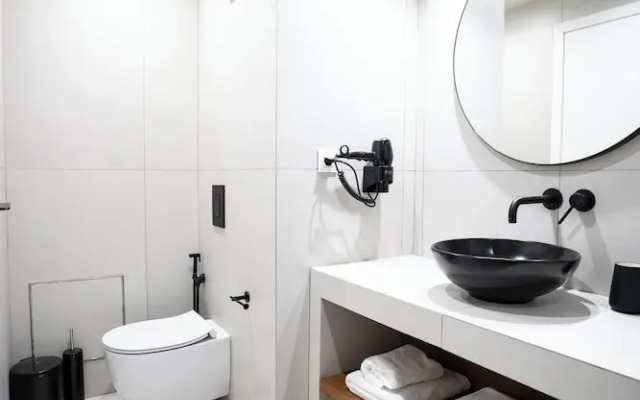 Finders Ermou Suites