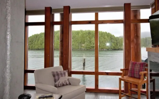 Whiskey Landing Lodge