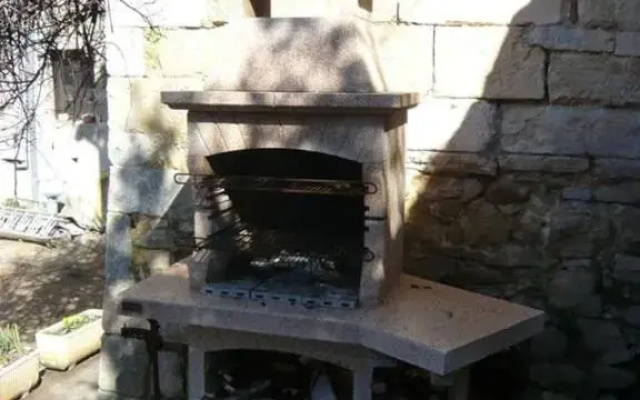 Petit appart dans dépendance château Salavas