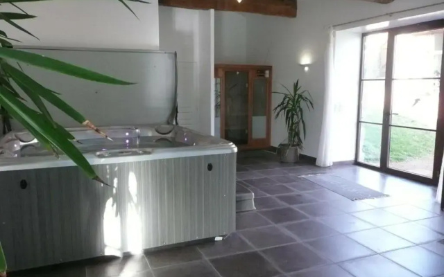 Gîte Saint-Just-la-Pendue, 4 pièces, 6 personnes - FR-1-496-52