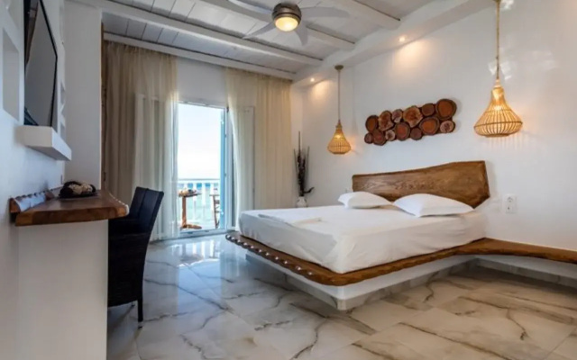Niki Savvas Studio & Suites