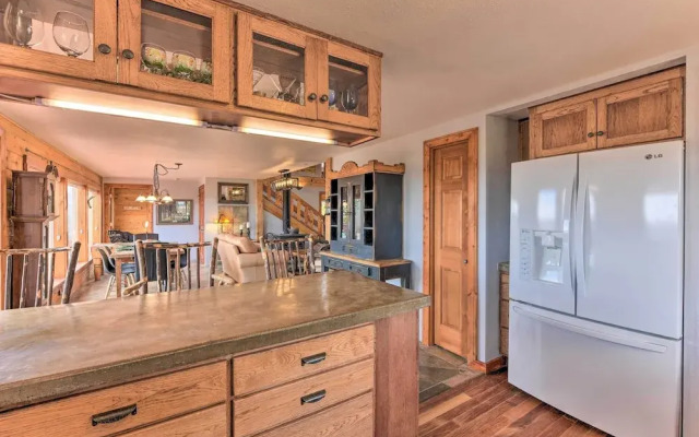 Secluded Cotopaxi Cabin w/ Panoramic Mtn Views