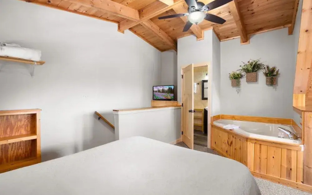 Silver Moon Cabin