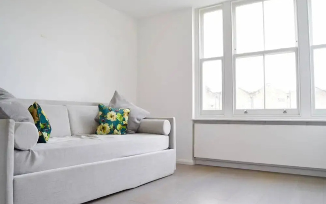 Bright and Stylish Apartment In Little Venice