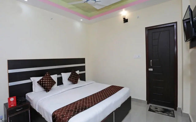 OYO 13796 Stay Inn