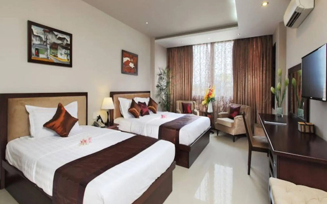 The Noble Swan Central Dong Du Hotel