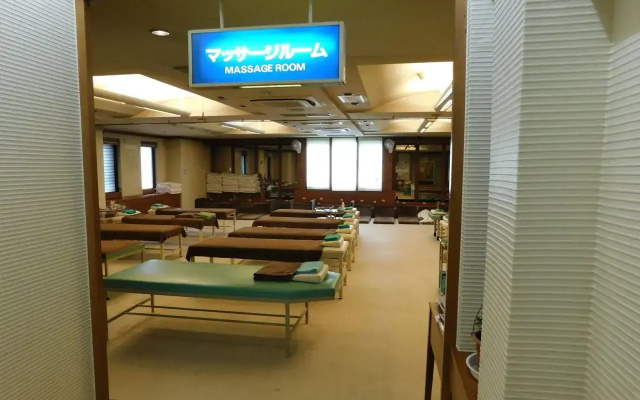 Sauna & Capsule Hotel Greenland Nakasu - Caters to Men