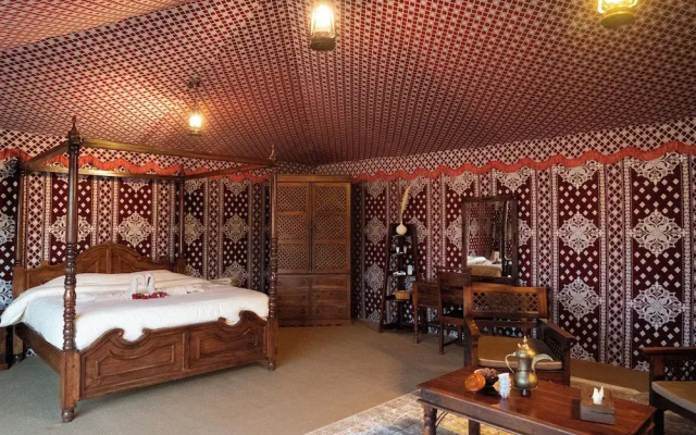 Al Marmoom Oasis Bedouin Tent Experience