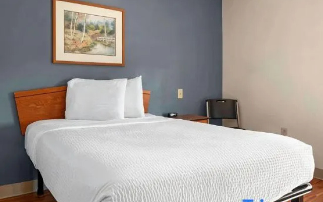 Motel 6 Suites Cincinnati Sharonville, OH